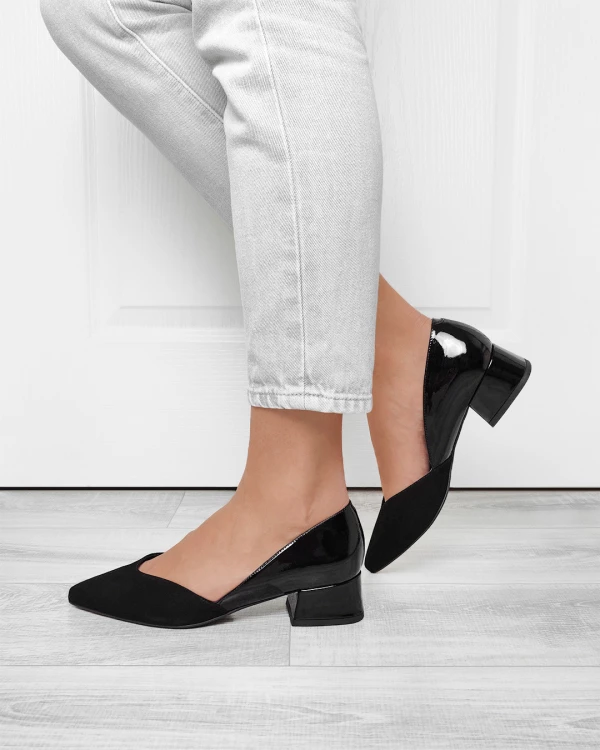 Czarne czółenka zamszowe z wycięciem