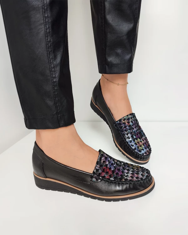 Czarne mokasyny damskie nubukowe na koturnie