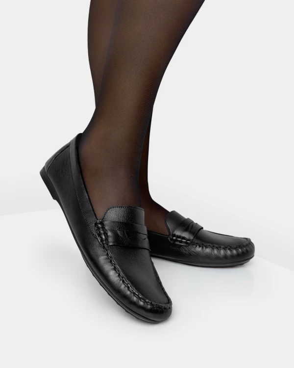 Czarne mokasyny damskie skórzane na niskim obcasie