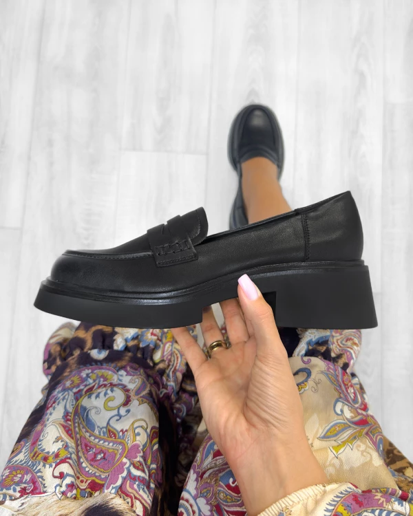 Czarne mokasyny damskie skórzane na szerokim obcasie