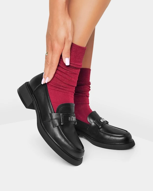 Czarne mokasyny damskie ze skóry licowej na klocku