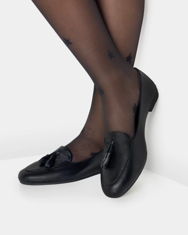 Czarne mokasyny damskie ze skóry licowej z frędzlami