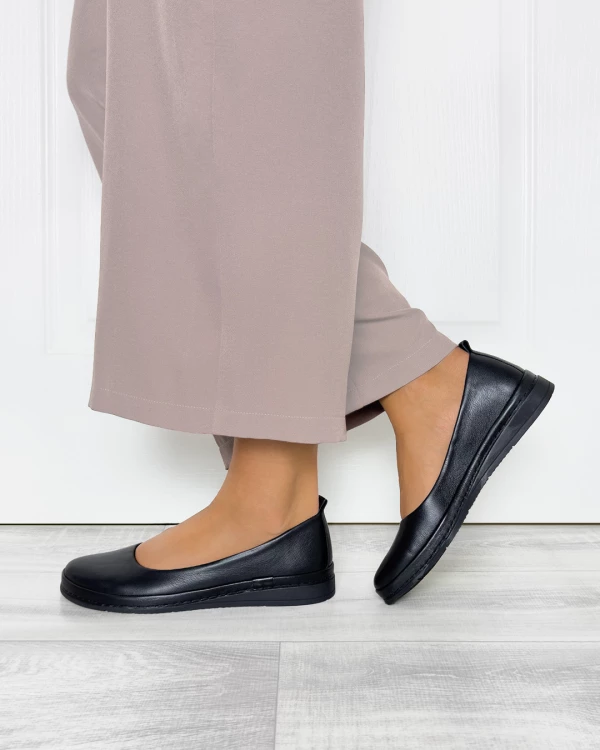 Czarne półbuty damskie skórzane na koturnie