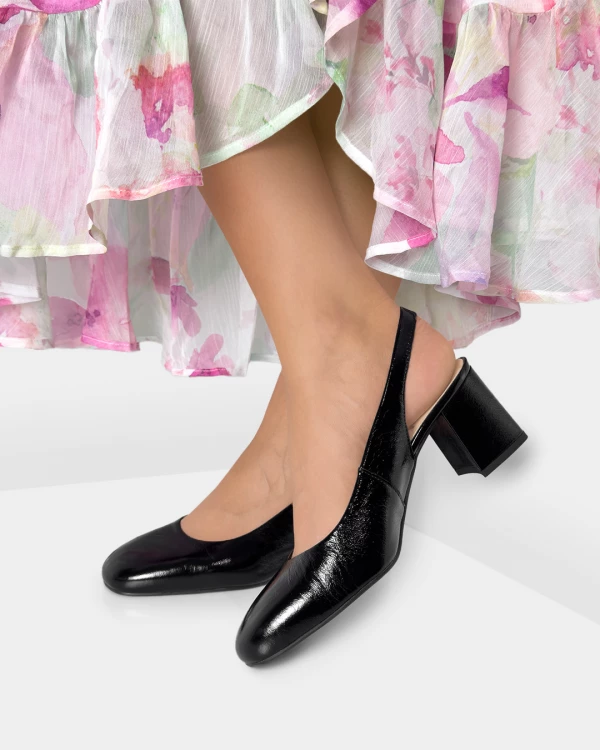 Czarne sandały damskie lakierowane na słupku