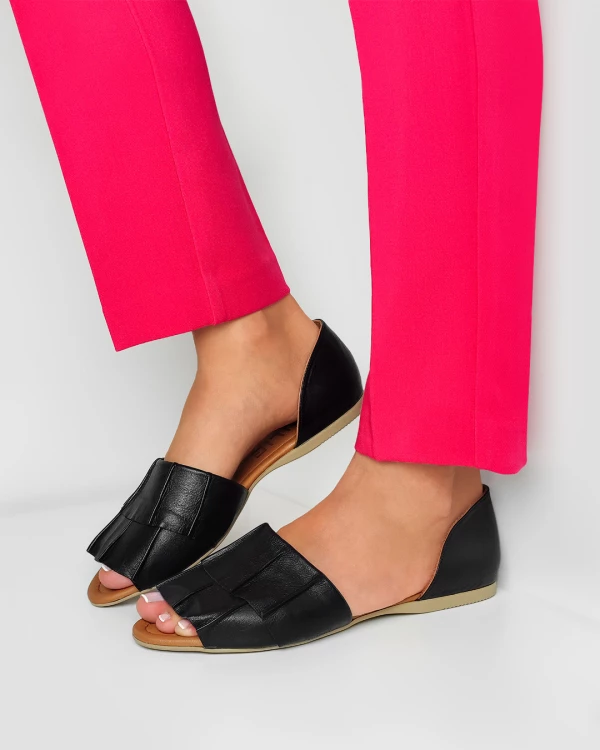 Czarne sandały damskie skórzane na płaskim obcasie