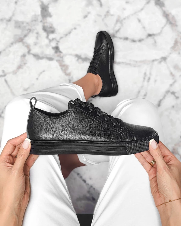 Czarne trampki damskie ze skóry licowej