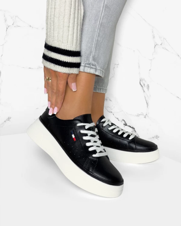 Czarne trampki damskie ze skóry licowej na platformie