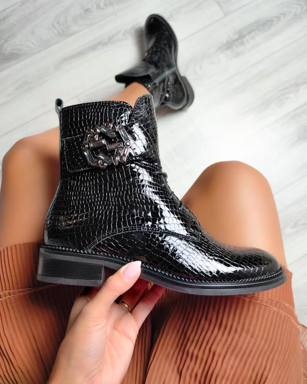 Czarne trzewiki damskie lakierowane