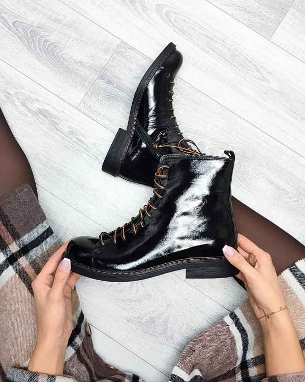 Czarne trzewiki damskie lakierowane