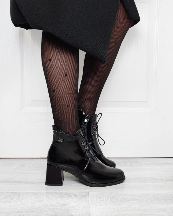 Czarne trzewiki damskie lakierowane na klocku