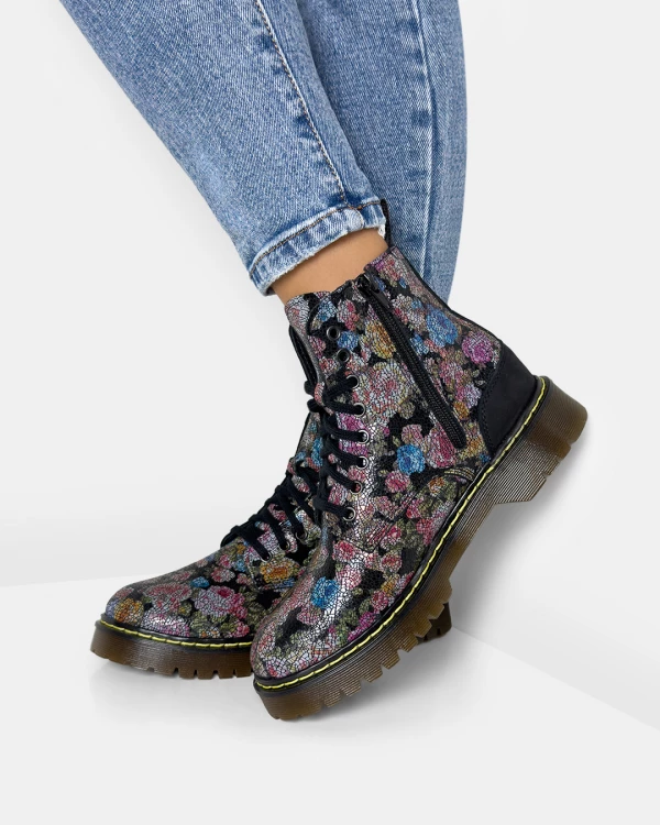 Czarne trzewiki damskie skórzane martensy w kwiatki