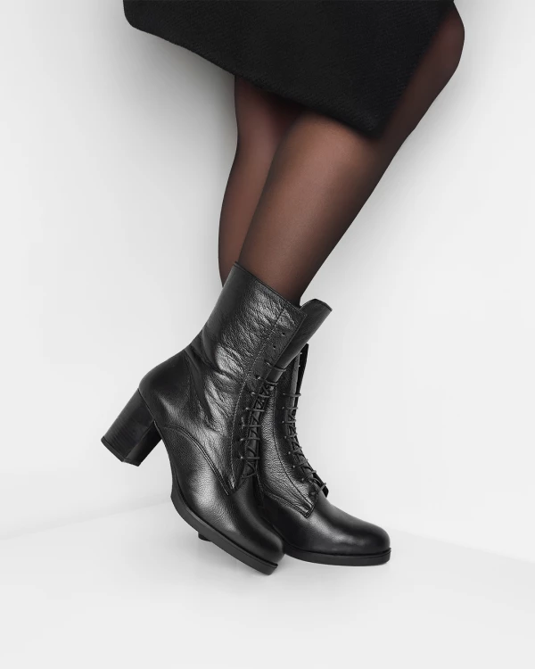 Czarne trzewiki damskie skórzane na słupku