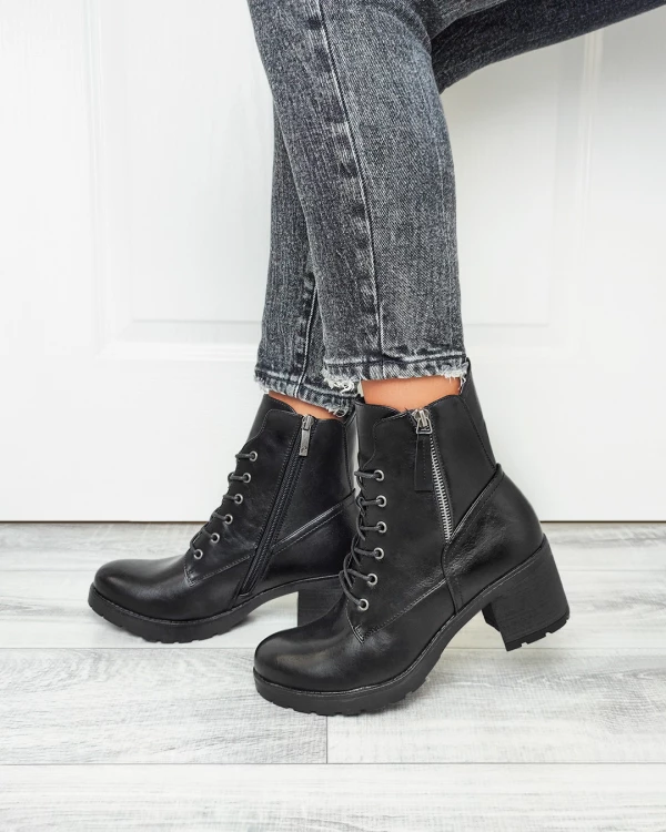 Czarne trzewiki damskie ze skóry ekologicznej na słupku