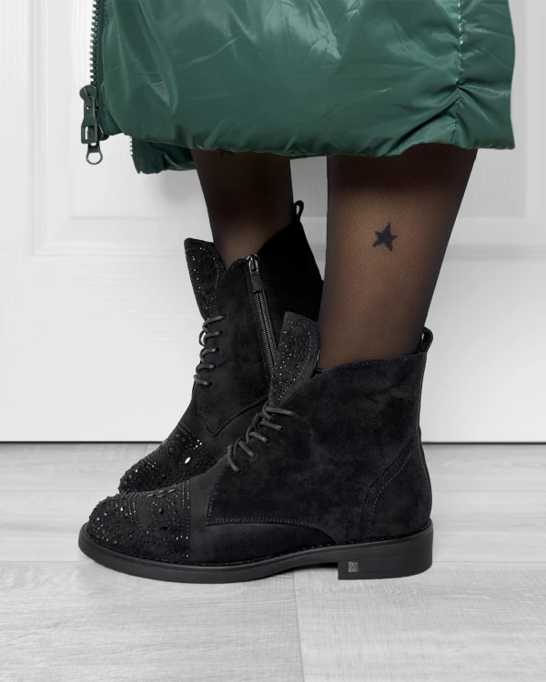 Czarne trzewiki damskie z eko-zamszu z kamieniami