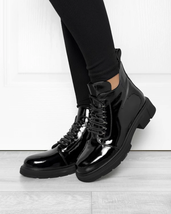 Czarne trzewiki damskie z naturalnej skóry lakierowanej