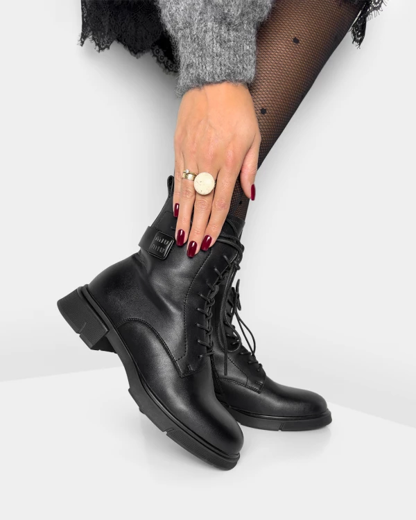 Czarne trzewiki damskie z naturalnej skóry licowej