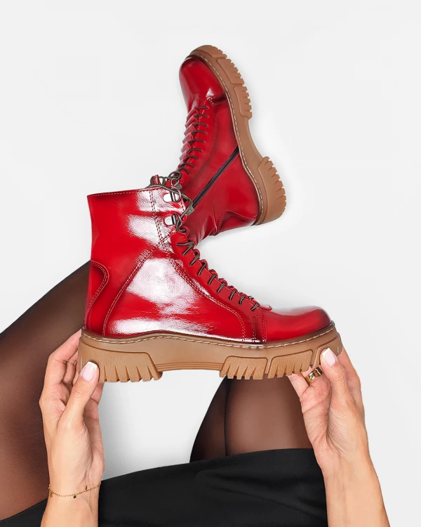 Czerwone trzewiki damskie ze skóry lakierowanej