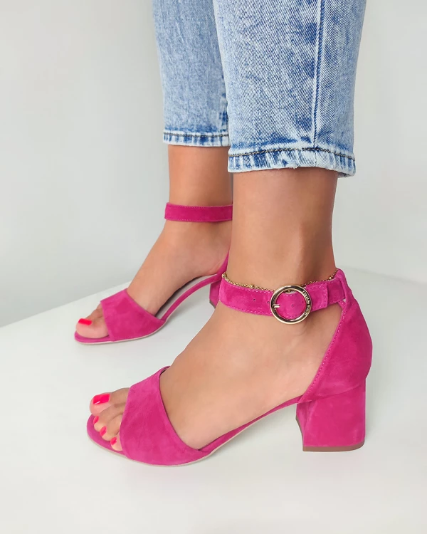 Fuksjowe sandały damskie zamszowe na klocku