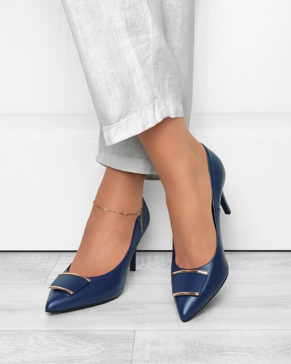 Granatowe czółenka damskie ze skóry naturalnej z ozdobą