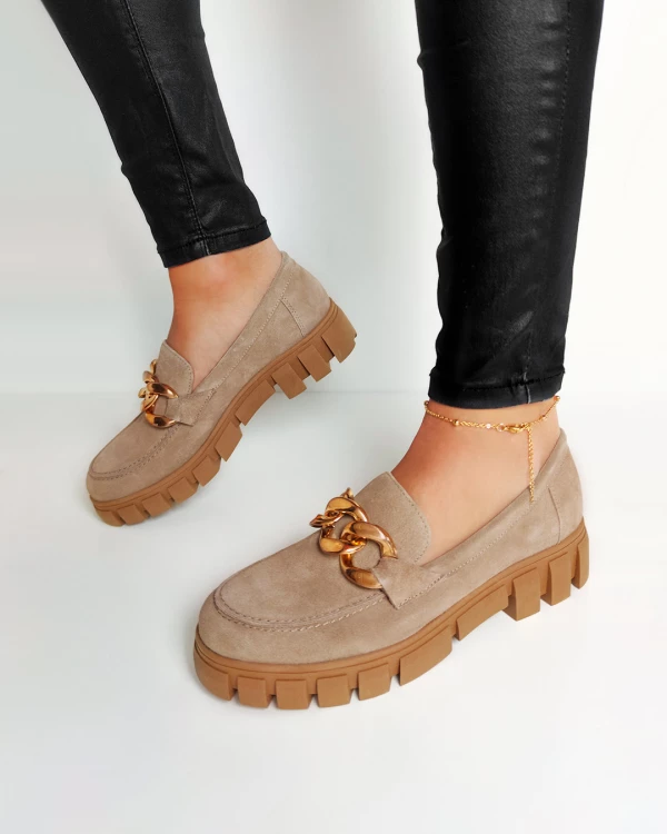 Beżowe mokasyny damskie welurowe z łańcuchem 2