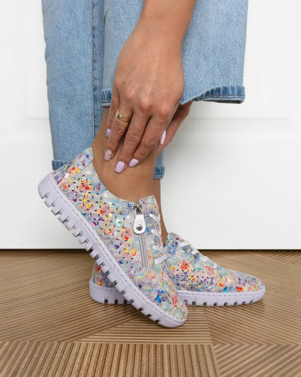 Kolorowe półbuty damskie ażurowe ze skóry nubukowej