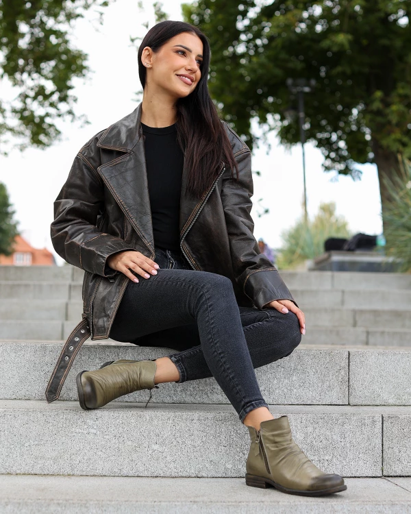 Oliwkowe botki damskie ze skóry licowej 2