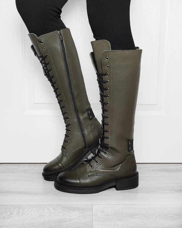 Oliwkowe kozaki damskie skórzane