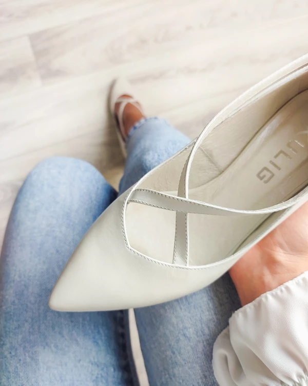 Perłowe czółenka skórzane na klocku 2