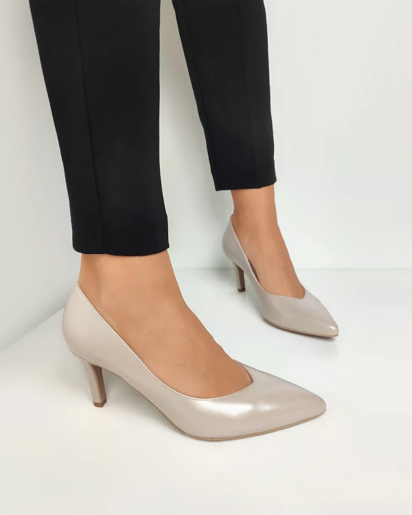 Perłowe czółenka skórzane na szpilce