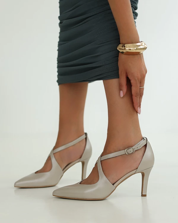 Perłowe czółenka skórzane na szpilce