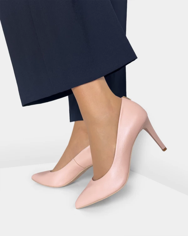 Pudrowe czółenka damskie ze skóry licowej