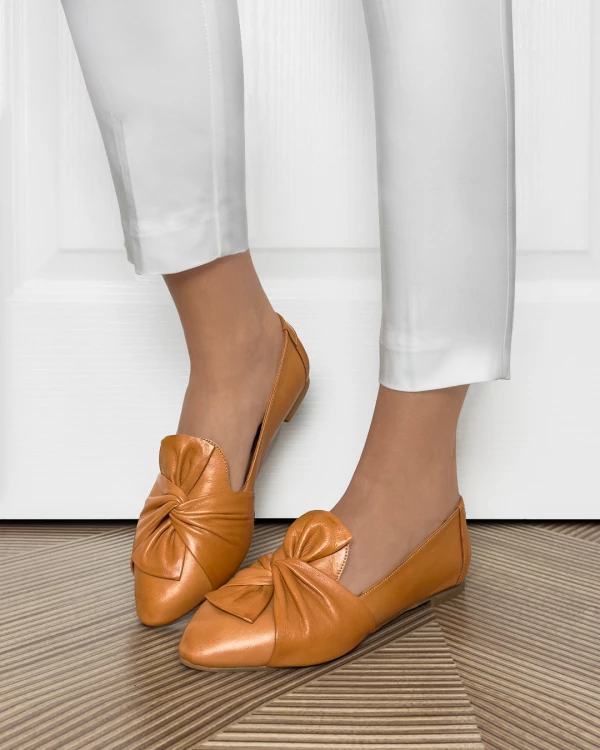 Rude baleriny damskie ze skóry licowej z kokardą