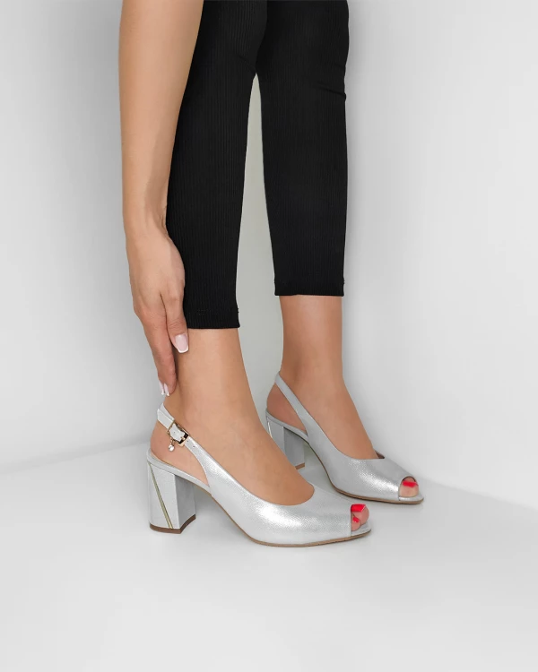 Srebrne sandały damskie nubukowe na słupku