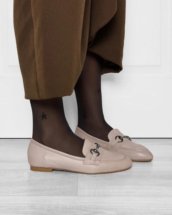 Szare mokasyny damskie ze skóry licowej na niskim obcasie