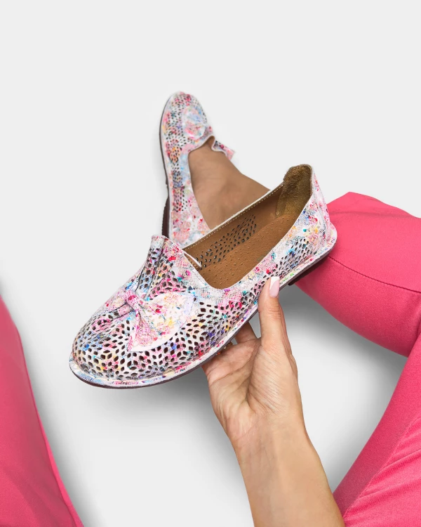 Wielokolorowe półbuty ażurowe ze skóry naturalnej z kokardą