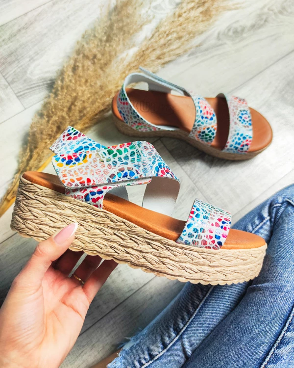 Wielokolorowe sandały damskie nubukowe z motywem 2