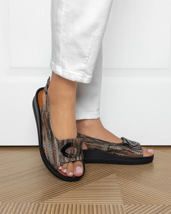 Wielokolorowe sandały damskie ze skóry naturalnej z motywem