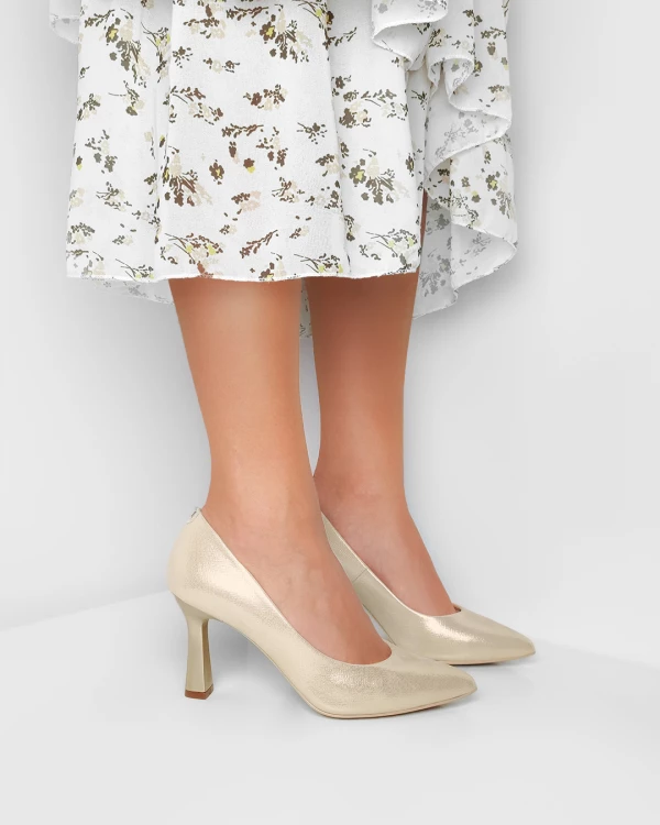 Złote czółenka nubukowe na szpilce