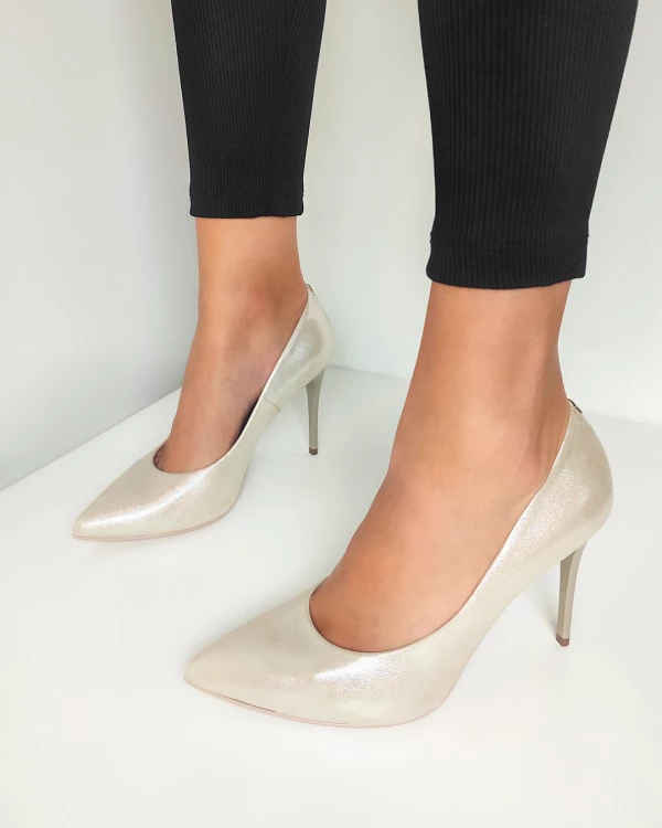 Złote czółenka nubukowe na szpilce