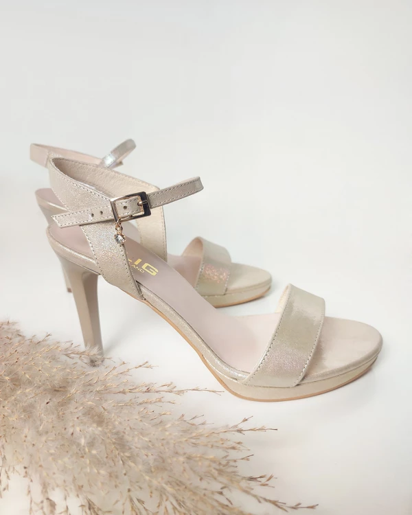 Złote sandały damskie nubukowe na szpilce