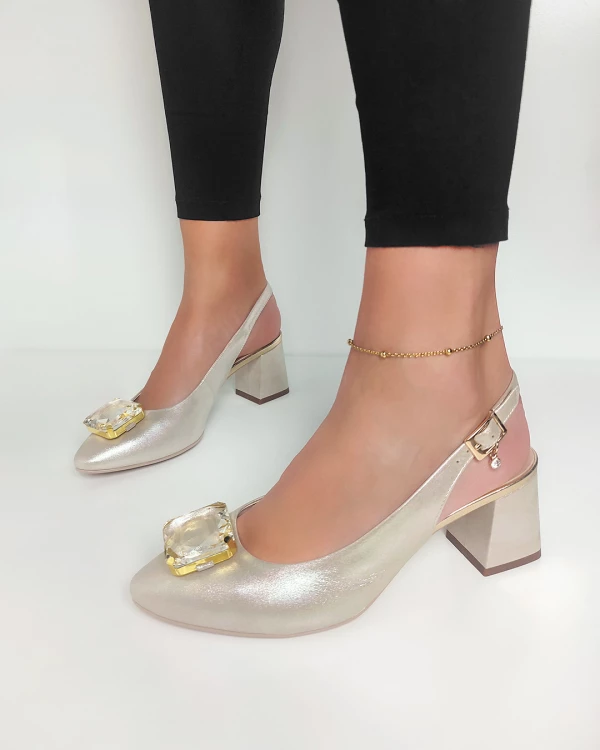 Złote sandały damskie nubukowe z kamieniem 2