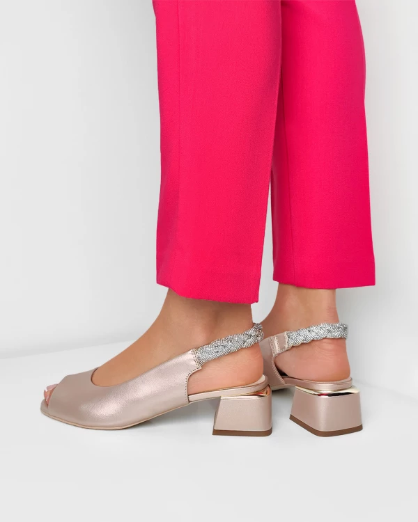 Złote sandały damskie skórzane na klocku