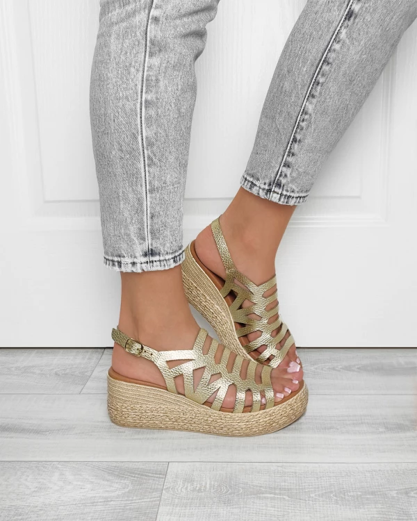 Złote sandały damskie skórzane na koturnie