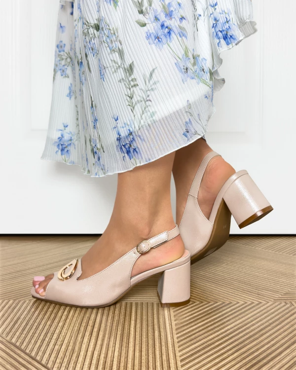 Złote sandały damskie ze skóry ekologicznej na słupku